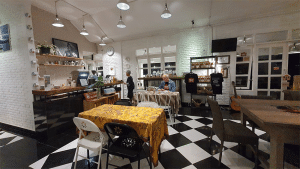 Piltik Restaurant - Sajian Asia & Indonesia di Piltik Homestay