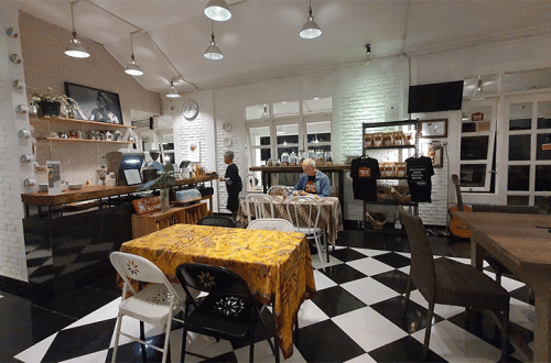 Piltik Restaurant - Sajian Asia & Indonesia di Piltik Homestay