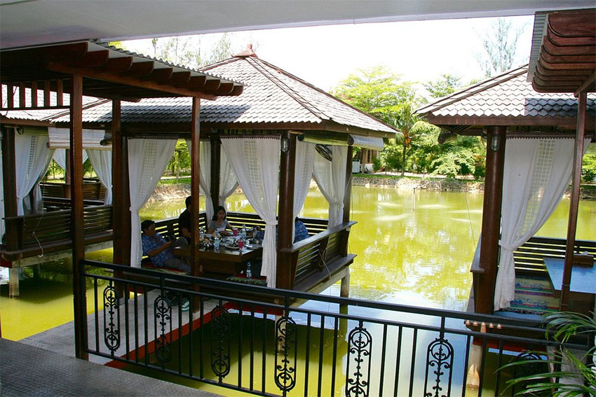 Kampoeng Pesisir - Restoran Santai dengan Area Outdoor di Bengkulu