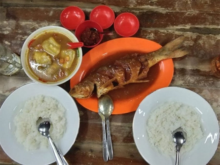Pondok Pindang Sarinande Jambi - Hidangan Pindang & Seafood Kaya Rasa