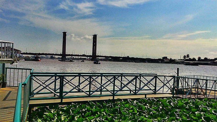 River Side Restaurant - Kuliner Tepi Sungai Musi dengan Pemandangan Ampera