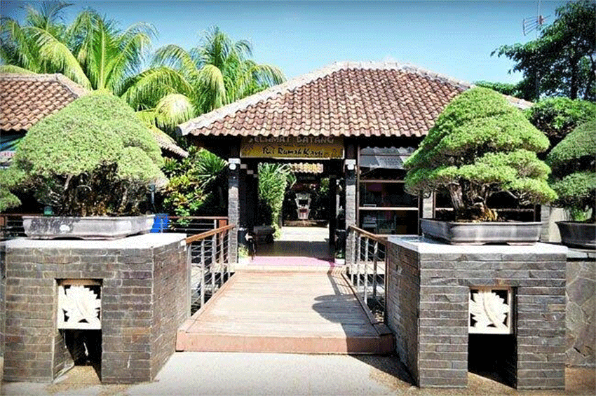 Taman Santap Rumah Kayu - Restoran Seafood Bernuansa Alam di Lampung